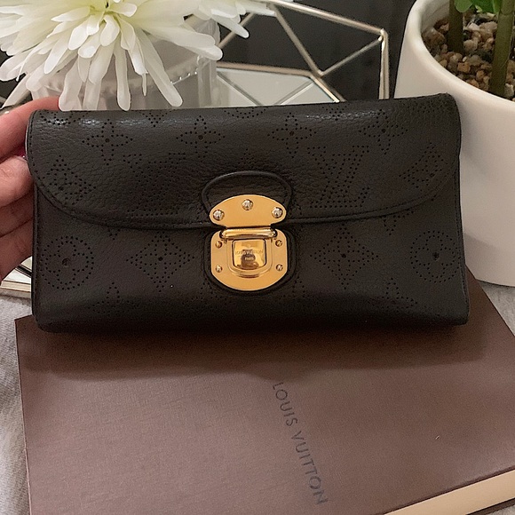 Louis Vuitton Handbags - Louis Vuitton Portefeiulle Amelia monogram wallet